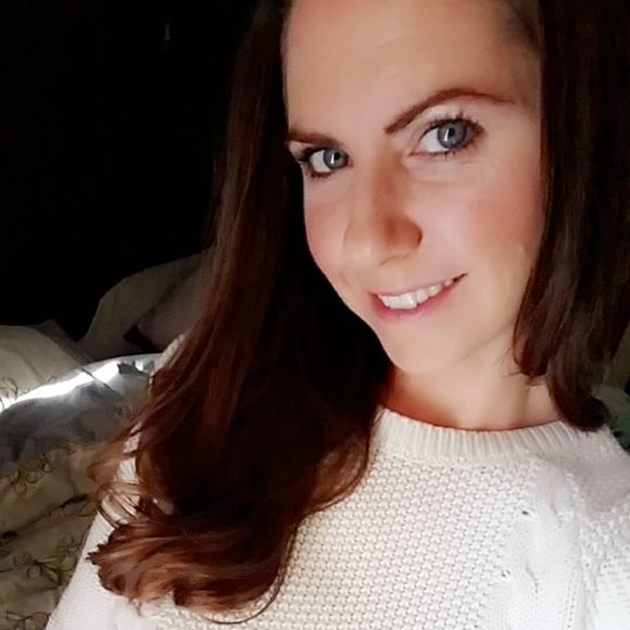 Meet your Posher, Laura - Picture 1 of 1